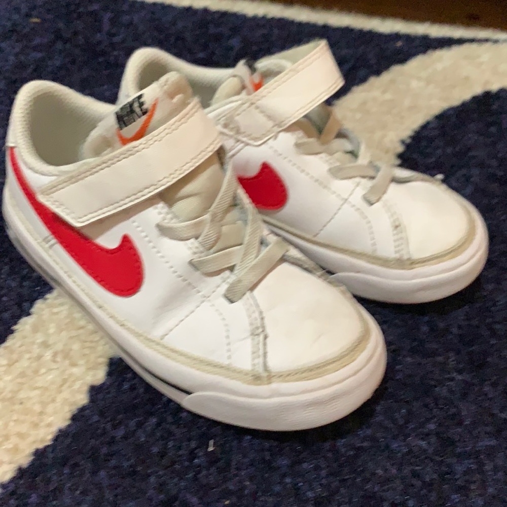 Nike Court Legacy